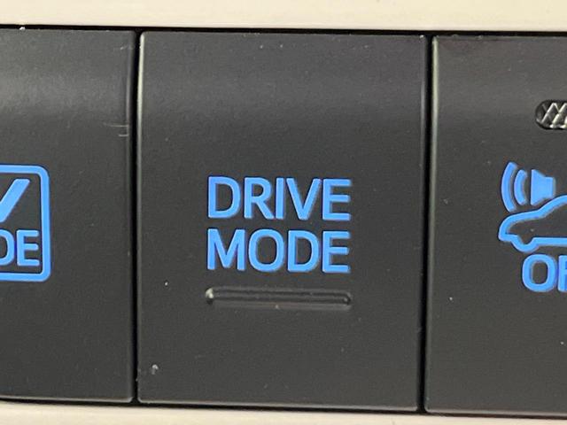 プリウス Ａツーリングセレクション　純正ナビ　衝突軽減装置　レーダークルーズ　バックカメラ　シートヒーター　ブラインドスポットモニター　コーナーセンサー　ＬＥＤヘッド　パークアシスト　スマートキー　ヘッドアップディスプレイ　オートライト（31枚目）