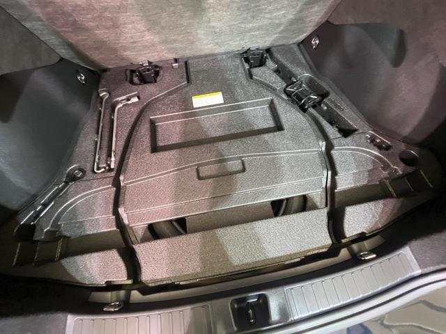 プリウス Ａツーリングセレクション　純正ナビ　衝突軽減装置　レーダークルーズ　バックカメラ　シートヒーター　ブラインドスポットモニター　コーナーセンサー　ＬＥＤヘッド　パークアシスト　スマートキー　ヘッドアップディスプレイ　オートライト（50枚目）