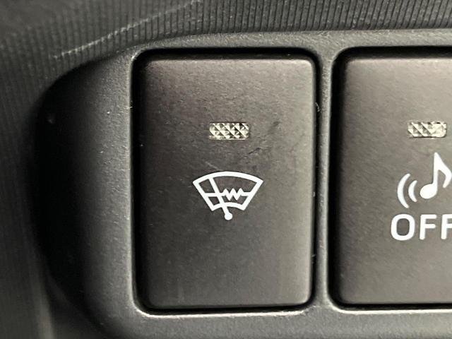 アクア Ｇ　純正ナビ　寒冷地仕様　バックカメラ　スマートキー　ＥＴＣ　オートライト　オートエアコン　Ｂｌｕｅｔｏｏｔｈ　ＣＤ／ＤＶＤ再生　フルセグ　革巻きハンドル　１５インチＡＷ　ドアバイザー　プライバシーガラス（5枚目）