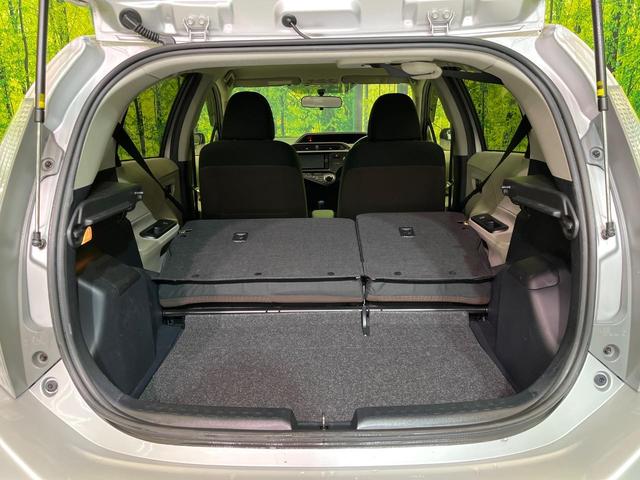 アクア Ｇ　純正ナビ　寒冷地仕様　バックカメラ　スマートキー　ＥＴＣ　オートライト　オートエアコン　Ｂｌｕｅｔｏｏｔｈ　ＣＤ／ＤＶＤ再生　フルセグ　革巻きハンドル　１５インチＡＷ　ドアバイザー　プライバシーガラス（10枚目）