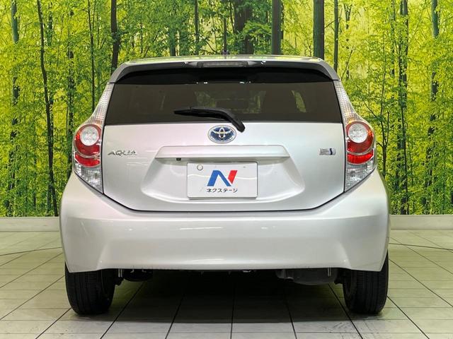 アクア Ｇ　純正ナビ　寒冷地仕様　バックカメラ　スマートキー　ＥＴＣ　オートライト　オートエアコン　Ｂｌｕｅｔｏｏｔｈ　ＣＤ／ＤＶＤ再生　フルセグ　革巻きハンドル　１５インチＡＷ　ドアバイザー　プライバシーガラス（15枚目）