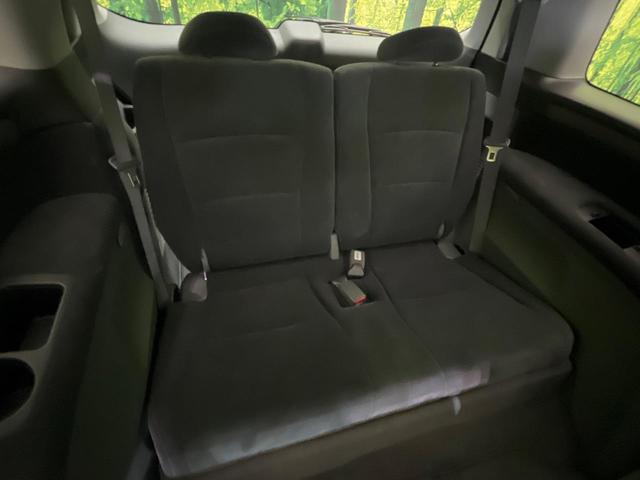 後部座席も気になるようなキズ・汚れやへたり等、大きなダメージはなく、良好な状態です。