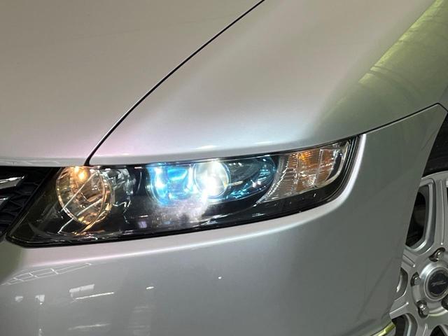 【ＨＩＤヘッドライト】非常に明るく前方を照らしてくれるので、悪天候や夜間の走行時も視界良好で安心してお乗りいただけます。