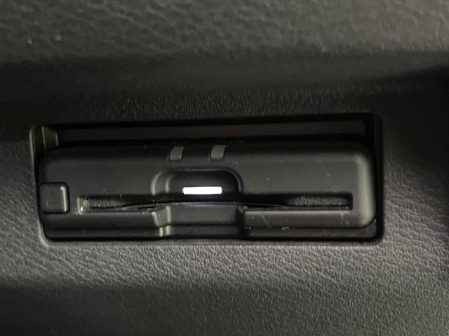 キックス Ｘ　純正９型ナビ　全周囲カメラ　衝突軽減　プロパイロット　２トーンルーフ　コーナーセンサー　ＬＥＤヘッド　オートハイビーム　デジタルインナーミラー　ＥＴＣ　車線逸脱警報　革巻きステアリング　スマートキー（7枚目）