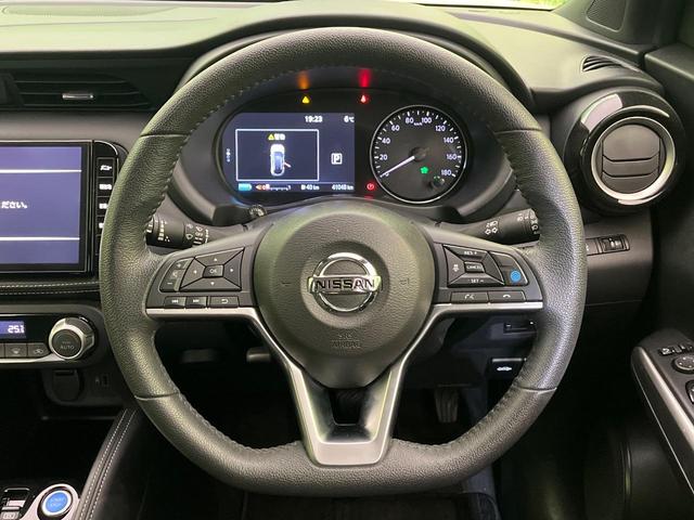 キックス Ｘ　純正９型ナビ　全周囲カメラ　衝突軽減　プロパイロット　２トーンルーフ　コーナーセンサー　ＬＥＤヘッド　オートハイビーム　デジタルインナーミラー　ＥＴＣ　車線逸脱警報　革巻きステアリング　スマートキー（11枚目）