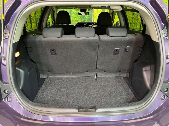 アクア Sスタイルブラック 後期 純正ナビ バックカメラ 衝突軽減 コーナーセンサー オートハイビーム 車線逸脱警報 先行車発進告知機能 オートエアコン スマートキー 横滑り防止装置 Bluetooth CD再生 ドアバイザー(10枚目)