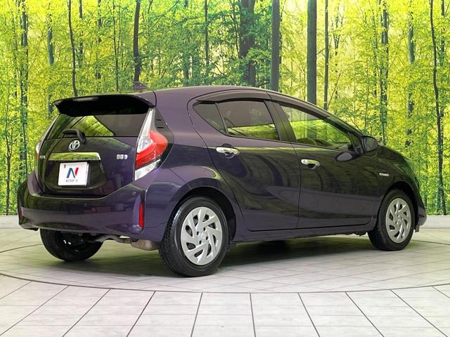 アクア Sスタイルブラック 後期 純正ナビ バックカメラ 衝突軽減 コーナーセンサー オートハイビーム 車線逸脱警報 先行車発進告知機能 オートエアコン スマートキー 横滑り防止装置 Bluetooth CD再生 ドアバイザー(17枚目)