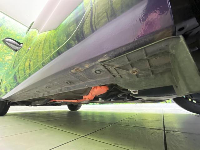 アクア Sスタイルブラック 後期 純正ナビ バックカメラ 衝突軽減 コーナーセンサー オートハイビーム 車線逸脱警報 先行車発進告知機能 オートエアコン スマートキー 横滑り防止装置 Bluetooth CD再生 ドアバイザー(24枚目)