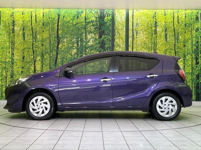 アクア Sスタイルブラック 後期 純正ナビ バックカメラ 衝突軽減 コーナーセンサー オートハイビーム 車線逸脱警報 先行車発進告知機能 オートエアコン スマートキー 横滑り防止装置 Bluetooth CD再生 ドアバイザー(26枚目)