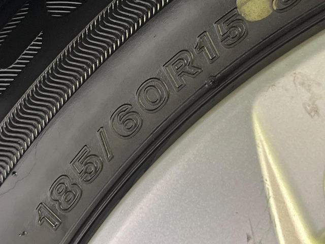 アクア Sスタイルブラック 後期 純正ナビ バックカメラ 衝突軽減 コーナーセンサー オートハイビーム 車線逸脱警報 先行車発進告知機能 オートエアコン スマートキー 横滑り防止装置 Bluetooth CD再生 ドアバイザー(32枚目)