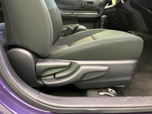 アクア Sスタイルブラック 後期 純正ナビ バックカメラ 衝突軽減 コーナーセンサー オートハイビーム 車線逸脱警報 先行車発進告知機能 オートエアコン スマートキー 横滑り防止装置 Bluetooth CD再生 ドアバイザー(34枚目)