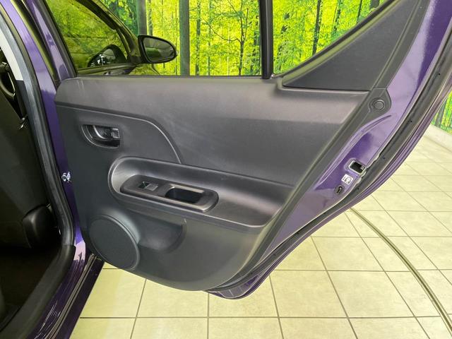 アクア Sスタイルブラック 後期 純正ナビ バックカメラ 衝突軽減 コーナーセンサー オートハイビーム 車線逸脱警報 先行車発進告知機能 オートエアコン スマートキー 横滑り防止装置 Bluetooth CD再生 ドアバイザー(40枚目)