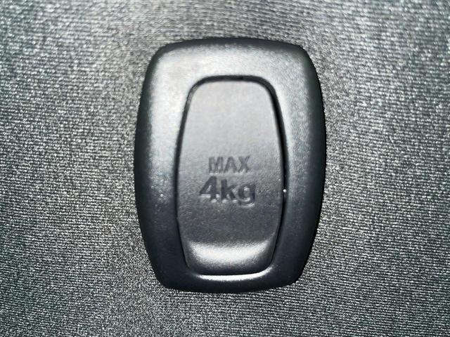 アクア Sスタイルブラック 後期 純正ナビ バックカメラ 衝突軽減 コーナーセンサー オートハイビーム 車線逸脱警報 先行車発進告知機能 オートエアコン スマートキー 横滑り防止装置 Bluetooth CD再生 ドアバイザー(46枚目)