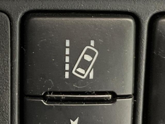 アクア Sスタイルブラック 後期 純正ナビ バックカメラ 衝突軽減 コーナーセンサー オートハイビーム 車線逸脱警報 先行車発進告知機能 オートエアコン スマートキー 横滑り防止装置 Bluetooth CD再生 ドアバイザー(47枚目)