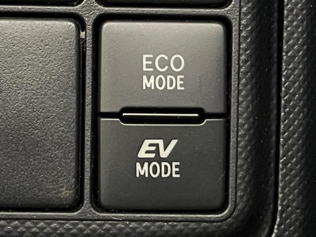 アクア Sスタイルブラック 後期 純正ナビ バックカメラ 衝突軽減 コーナーセンサー オートハイビーム 車線逸脱警報 先行車発進告知機能 オートエアコン スマートキー 横滑り防止装置 Bluetooth CD再生 ドアバイザー(49枚目)