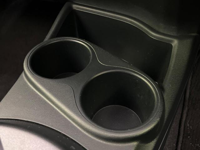 アクア Sスタイルブラック 後期 純正ナビ バックカメラ 衝突軽減 コーナーセンサー オートハイビーム 車線逸脱警報 先行車発進告知機能 オートエアコン スマートキー 横滑り防止装置 Bluetooth CD再生 ドアバイザー(53枚目)