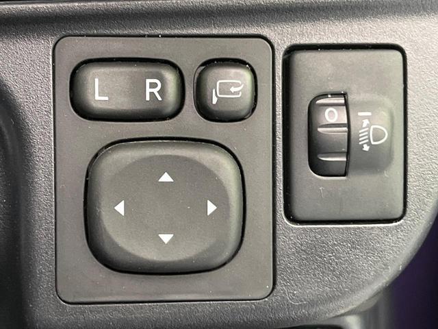 アクア Sスタイルブラック 後期 純正ナビ バックカメラ 衝突軽減 コーナーセンサー オートハイビーム 車線逸脱警報 先行車発進告知機能 オートエアコン スマートキー 横滑り防止装置 Bluetooth CD再生 ドアバイザー(54枚目)