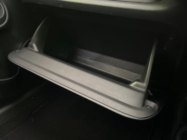 アクア Sスタイルブラック 後期 純正ナビ バックカメラ 衝突軽減 コーナーセンサー オートハイビーム 車線逸脱警報 先行車発進告知機能 オートエアコン スマートキー 横滑り防止装置 Bluetooth CD再生 ドアバイザー(56枚目)