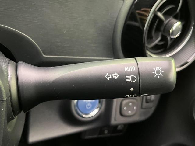 アクア Sスタイルブラック 後期 純正ナビ バックカメラ 衝突軽減 コーナーセンサー オートハイビーム 車線逸脱警報 先行車発進告知機能 オートエアコン スマートキー 横滑り防止装置 Bluetooth CD再生 ドアバイザー(57枚目)