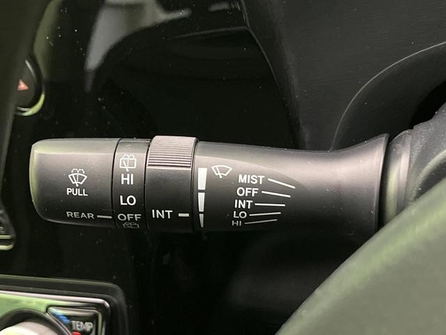 アクア Sスタイルブラック 後期 純正ナビ バックカメラ 衝突軽減 コーナーセンサー オートハイビーム 車線逸脱警報 先行車発進告知機能 オートエアコン スマートキー 横滑り防止装置 Bluetooth CD再生 ドアバイザー(58枚目)