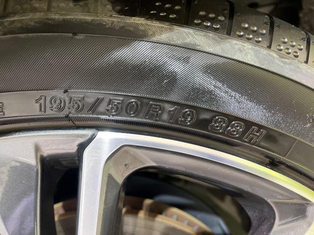 プリウス Z 4WD ガラスルーフ 全周囲カメラ デジタルミラー 衝突軽減 レーダークルーズ ブラインドスポットモニター 電動リアゲート シートエアコン パワーシート コーナーセンサー LEDヘッド ワイヤレス充電(32枚目)