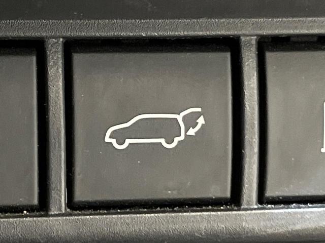 プリウス Ｚ　１２．３型ディスプレイオーディオ　全周囲カメラ　衝突軽減装置　レーダークルーズ　電動リアゲート　パワーシート　コーナーセンサー　スマートキー　ＬＥＤヘッド　ＥＴＣ　純正１９インチＡＷ　車線逸脱警報（6枚目）