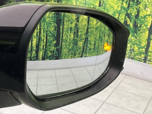 プリウス Ｚ　１２．３型ディスプレイオーディオ　全周囲カメラ　衝突軽減装置　レーダークルーズ　電動リアゲート　パワーシート　コーナーセンサー　スマートキー　ＬＥＤヘッド　ＥＴＣ　純正１９インチＡＷ　車線逸脱警報（7枚目）