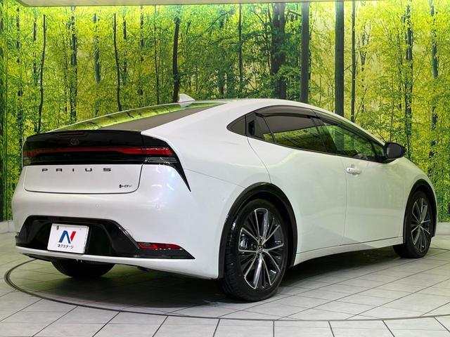 プリウス Ｚ　１２．３型ディスプレイオーディオ　全周囲カメラ　衝突軽減装置　レーダークルーズ　電動リアゲート　パワーシート　コーナーセンサー　スマートキー　ＬＥＤヘッド　ＥＴＣ　純正１９インチＡＷ　車線逸脱警報（17枚目）