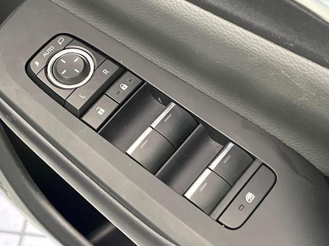 プリウス Ｚ　１２．３型ディスプレイオーディオ　全周囲カメラ　衝突軽減装置　レーダークルーズ　電動リアゲート　パワーシート　コーナーセンサー　スマートキー　ＬＥＤヘッド　ＥＴＣ　純正１９インチＡＷ　車線逸脱警報（34枚目）