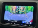 ヴェゼル ハイブリッドＸ・ホンダセンシング　後期　純正８型ナビ　レーダークルーズ　バックカメラ　ＬＥＤヘッド　ＥＴＣ　誤発進抑制　車線逸脱警報　純正１７インチＡＷ　オートライト　オートエアコン　Ｂｌｕｅｔｏｏｔｈ　フルセグＴＶ　ＣＤ／ＤＶＤ再生（4枚目）