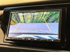 【バックカメラ】駐車時に後方がリアルタイム映像で確認できます。大型商業施設や立体駐車場での駐車時や、夜間のバック時に大活躍！運転スキルに関わらず、今や必須となった装備のひとつです！ 5