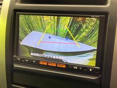 【バックカメラ】駐車時に後方がリアルタイム映像で確認できます。大型商業施設や立体駐車場での駐車時や、夜間のバック時に大活躍！運転スキルに関わらず、今や必須となった装備のひとつです！ 4