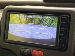 【バックカメラ】駐車時に後方がリアルタイム映像で確認できます。大型商業施設や立体駐車場での駐車時や、夜間のバック時に大活躍！運転スキルに関わらず、今や必須となった装備のひとつです！ 4