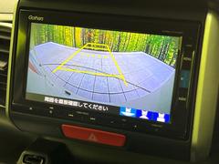 【バックカメラ】駐車時に後方がリアルタイム映像で確認できます。大型商業施設や立体駐車場での駐車時や、夜間のバック時に大活躍！運転スキルに関わらず、今や必須となった装備のひとつです！ 4