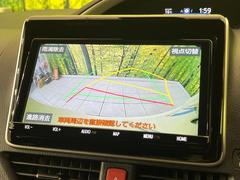 【バックカメラ】駐車時に後方がリアルタイム映像で確認できます。大型商業施設や立体駐車場での駐車時や、夜間のバック時に大活躍！運転スキルに関わらず、今や必須となった装備のひとつです！ 4