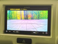 【バックカメラ】駐車時に後方がリアルタイム映像で確認できます。大型商業施設や立体駐車場での駐車時や、夜間のバック時に大活躍！運転スキルに関わらず、今や必須となった装備のひとつです！ 4