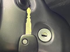 【キーレス】少し離れた場所からでもボタン一つでドアの開錠・施錠ができるのでとっても便利！ドアの鍵穴周りに傷をつけることもありません♪ 7