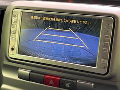 【バックカメラ】駐車時に後方がリアルタイム映像で確認できます。大型商業施設や立体駐車場での駐車時や、夜間のバック時に大活躍！運転スキルに関わらず、今や必須となった装備のひとつです！ 4