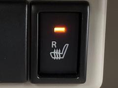 【シートヒーター】寒い日に重宝するシートヒーター！エアコンより早く温まってくれるので寒がりの人も安心ですね♪エアコンの温風は乾燥するから苦手、という方にもをおすすめです。 6