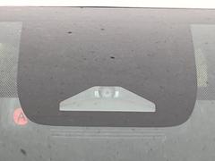 【トヨタセーフティセンス】走行中に前方の車両等を認識し、衝突しそうな時は警報とブレーキで衝突回避と被害軽減をアシスト。より安全にドライブをお楽しみいただけます。 6