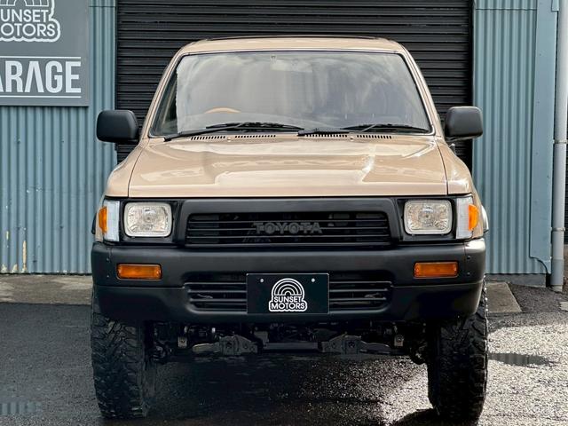 ハイラックスサーフ ＳＳＲリミテッド　ＳＳＲリミテッド　５人乗り　サンルーフ　ウッドコンビステア　ＥＴＣ　ヨコハマジオランダーＭＴタイヤ　新品マッドブラックホイール　新品コーナーレンズ　メッキフェンダーアーチモール（2枚目）