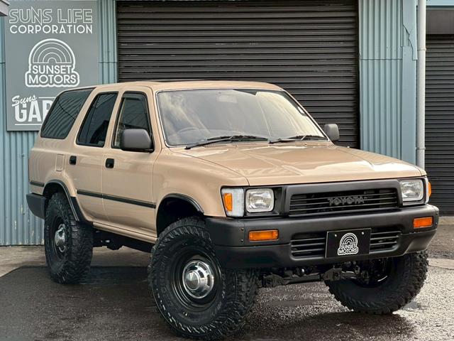 ハイラックスサーフ ＳＳＲリミテッド　ＳＳＲリミテッド　５人乗り　サンルーフ　ウッドコンビステア　ＥＴＣ　ヨコハマジオランダーＭＴタイヤ　新品マッドブラックホイール　新品コーナーレンズ　メッキフェンダーアーチモール（3枚目）