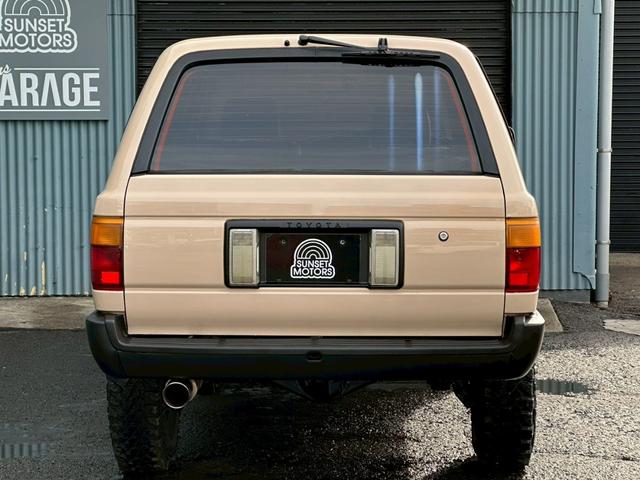 ハイラックスサーフ ＳＳＲリミテッド　ＳＳＲリミテッド　５人乗り　サンルーフ　ウッドコンビステア　ＥＴＣ　ヨコハマジオランダーＭＴタイヤ　新品マッドブラックホイール　新品コーナーレンズ　メッキフェンダーアーチモール（6枚目）