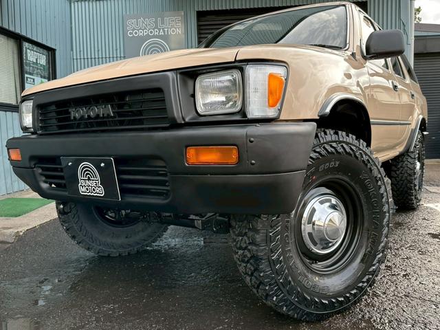 ハイラックスサーフ ＳＳＲリミテッド　ＳＳＲリミテッド　５人乗り　サンルーフ　ウッドコンビステア　ＥＴＣ　ヨコハマジオランダーＭＴタイヤ　新品マッドブラックホイール　新品コーナーレンズ　メッキフェンダーアーチモール（7枚目）
