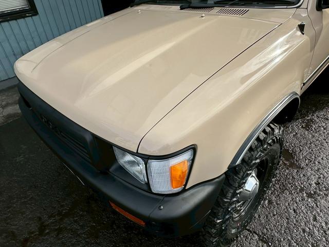 ハイラックスサーフ ＳＳＲリミテッド　ＳＳＲリミテッド　５人乗り　サンルーフ　ウッドコンビステア　ＥＴＣ　ヨコハマジオランダーＭＴタイヤ　新品マッドブラックホイール　新品コーナーレンズ　メッキフェンダーアーチモール（9枚目）