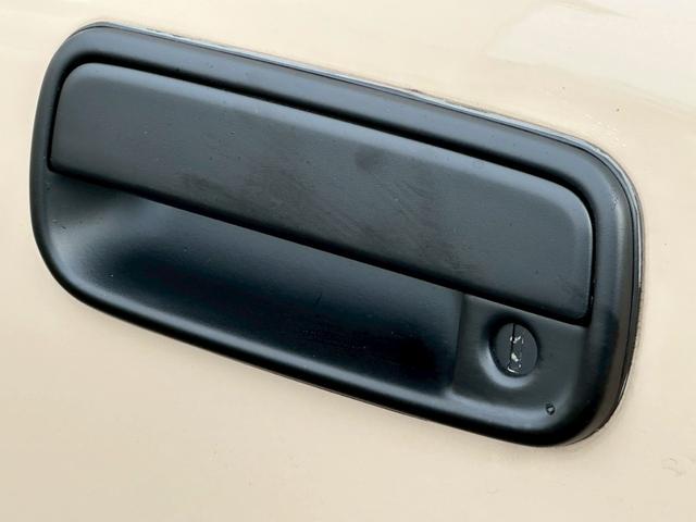 ハイラックスサーフ ＳＳＲリミテッド　ＳＳＲリミテッド　５人乗り　サンルーフ　ウッドコンビステア　ＥＴＣ　ヨコハマジオランダーＭＴタイヤ　新品マッドブラックホイール　新品コーナーレンズ　メッキフェンダーアーチモール（19枚目）