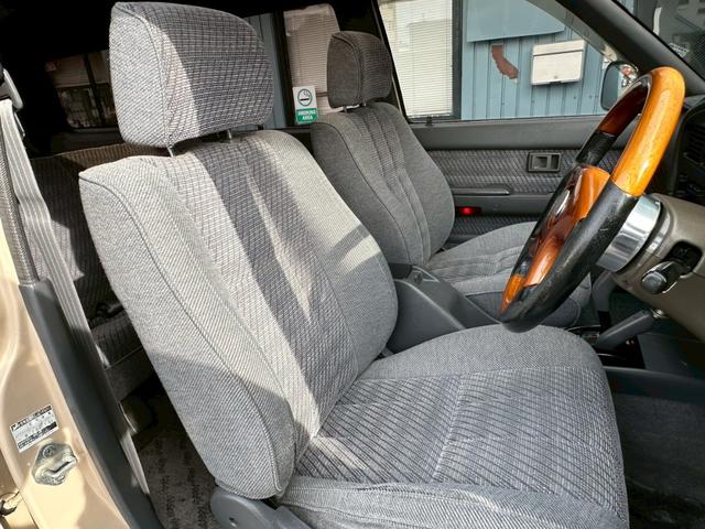 ハイラックスサーフ ＳＳＲリミテッド　ＳＳＲリミテッド　５人乗り　サンルーフ　ウッドコンビステア　ＥＴＣ　ヨコハマジオランダーＭＴタイヤ　新品マッドブラックホイール　新品コーナーレンズ　メッキフェンダーアーチモール（37枚目）