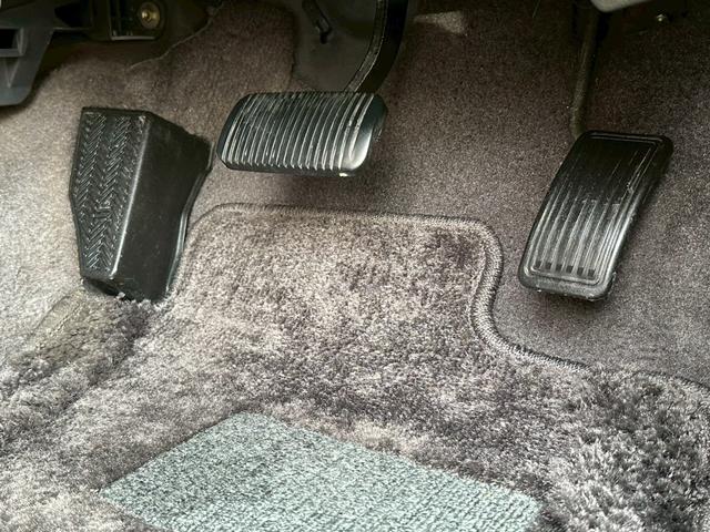 ハイラックスサーフ ＳＳＲリミテッド　ＳＳＲリミテッド　５人乗り　サンルーフ　ウッドコンビステア　ＥＴＣ　ヨコハマジオランダーＭＴタイヤ　新品マッドブラックホイール　新品コーナーレンズ　メッキフェンダーアーチモール（38枚目）