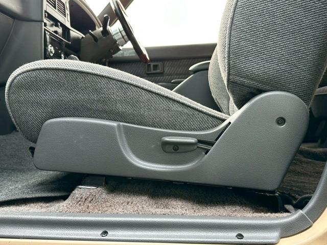 ハイラックスサーフ ＳＳＲリミテッド　ＳＳＲリミテッド　５人乗り　サンルーフ　ウッドコンビステア　ＥＴＣ　ヨコハマジオランダーＭＴタイヤ　新品マッドブラックホイール　新品コーナーレンズ　メッキフェンダーアーチモール（40枚目）