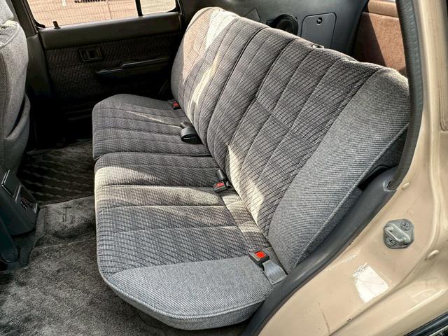 ハイラックスサーフ ＳＳＲリミテッド　ＳＳＲリミテッド　５人乗り　サンルーフ　ウッドコンビステア　ＥＴＣ　ヨコハマジオランダーＭＴタイヤ　新品マッドブラックホイール　新品コーナーレンズ　メッキフェンダーアーチモール（41枚目）